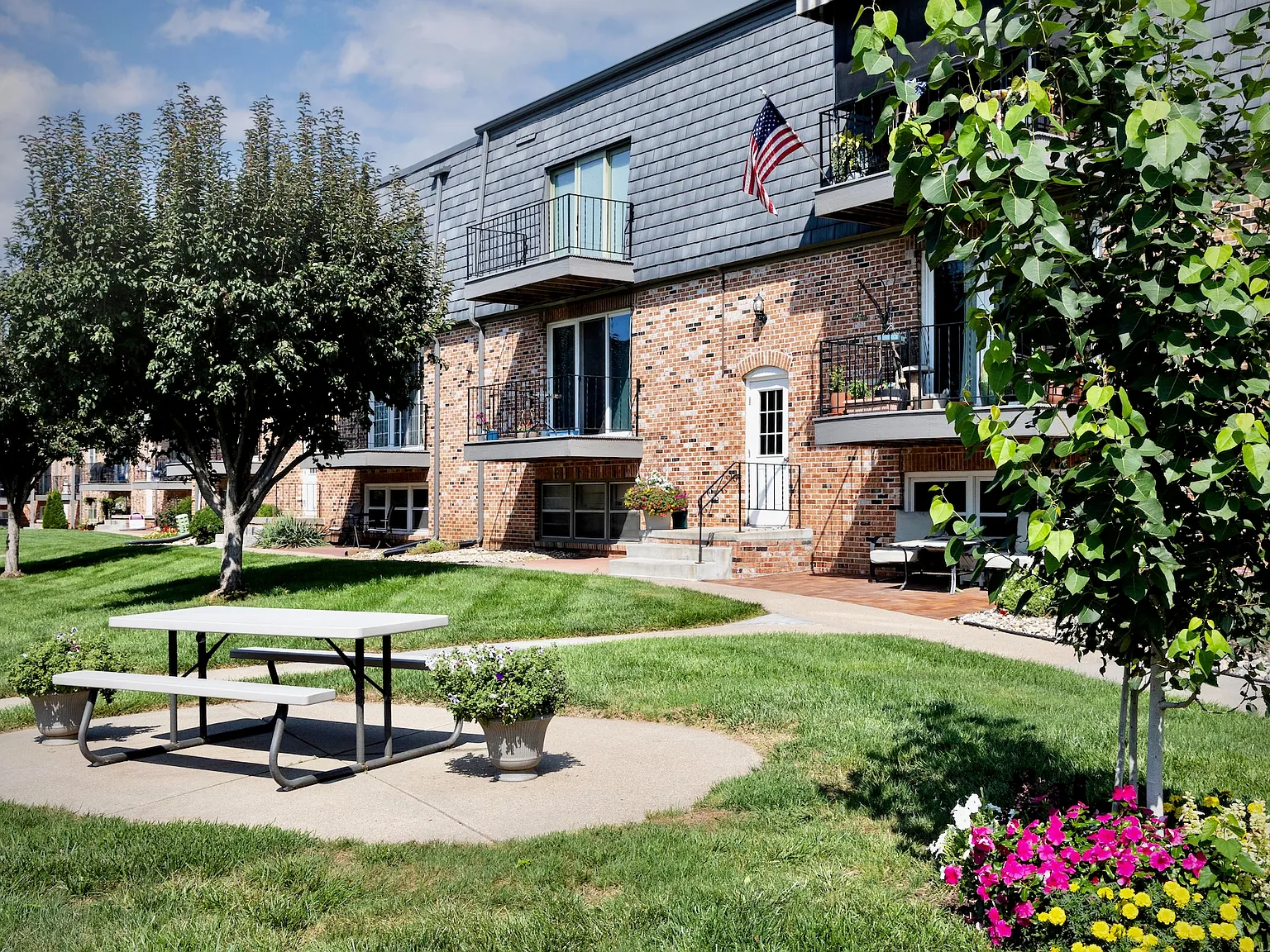 3 bed, 1424 sqft, $2,200 — Photo 4