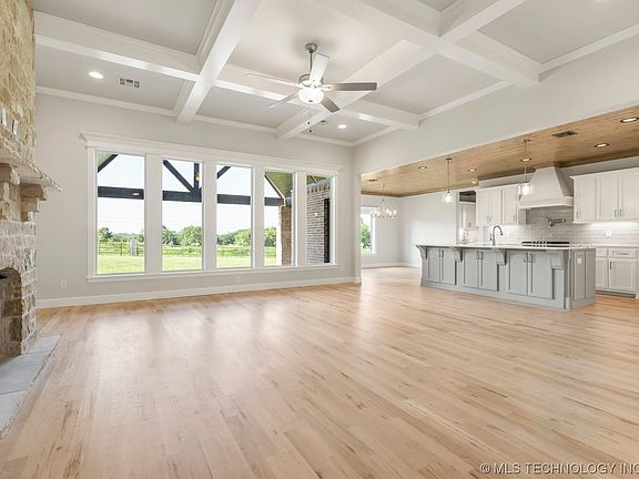3rd image of 8206 E 106th Pl N