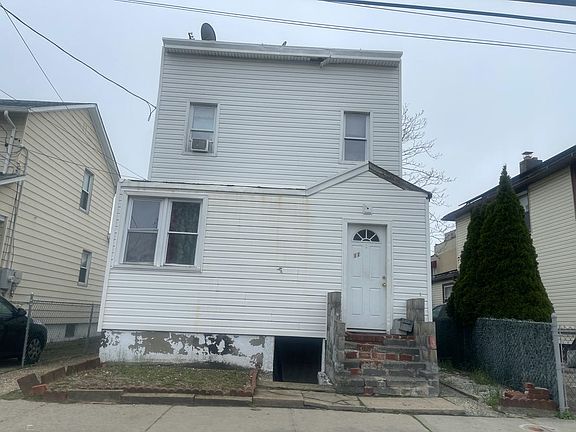 2nd image of 11 Gotham Ave