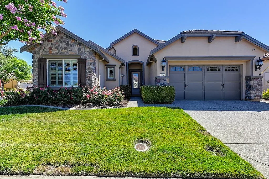 2176 Penstone Loop photo 1