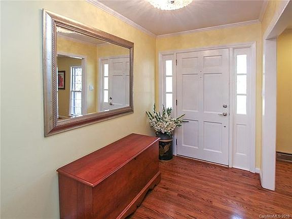 3rd image of 2043 Poinsett Dr