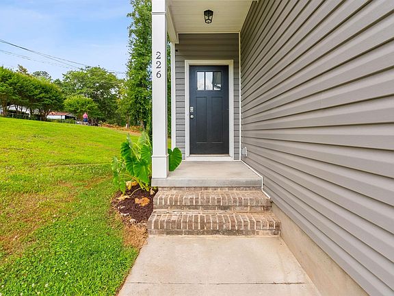 3rd image of 226 Alice Farr Dr