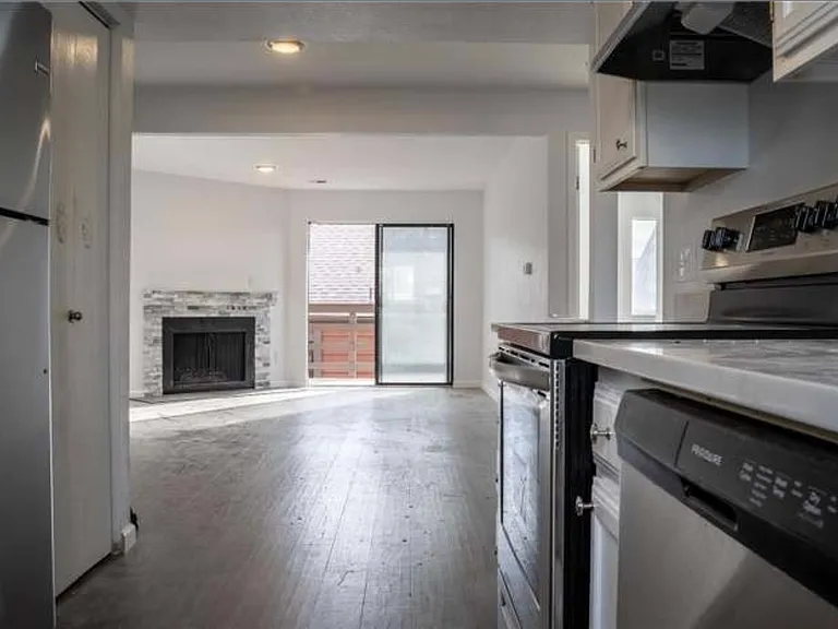 313 W Lehow Ave #13 — Photo 2