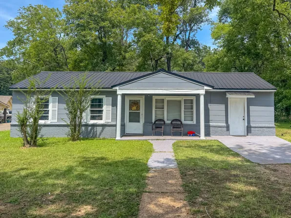 218 Lewellen St, West Point, MS 39773