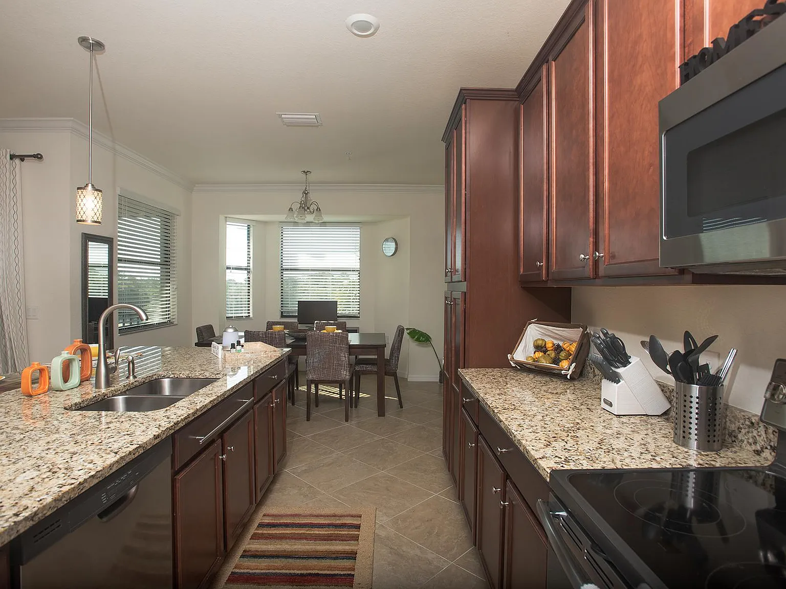 2 bed, 1142 sqft, $2,650 — Photo 4