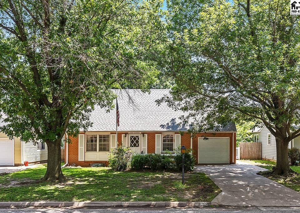 1st image of 313 W 26th Ave