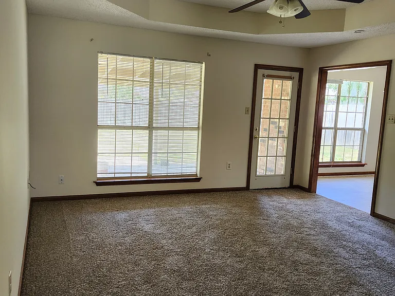 2215 Raintree Dr — Photo 4