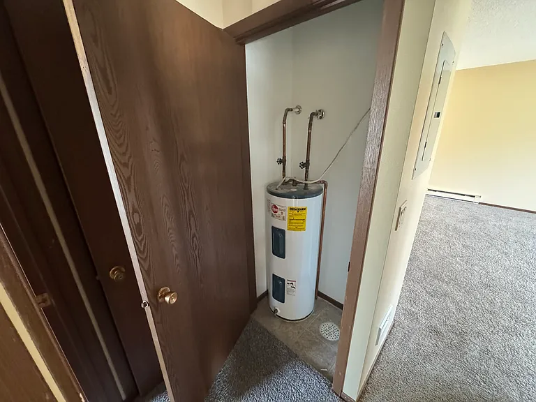 1401 Woodland Dr #2 — Photo 7