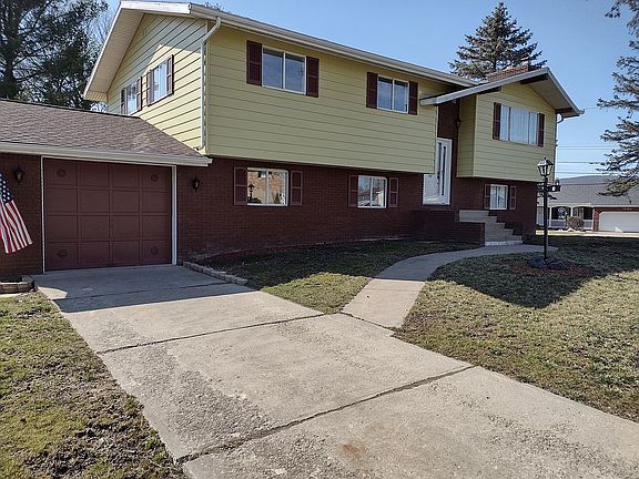 Driveway/ Garage