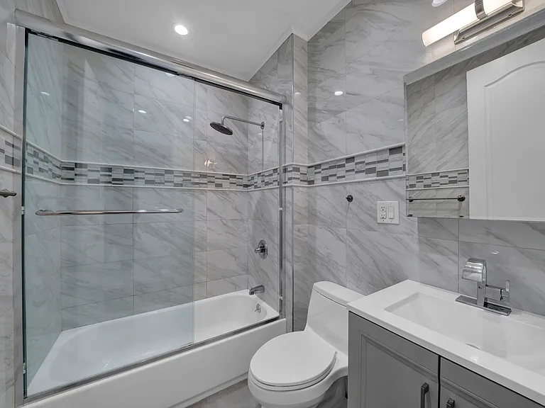 934 President St #6 — Photo 4