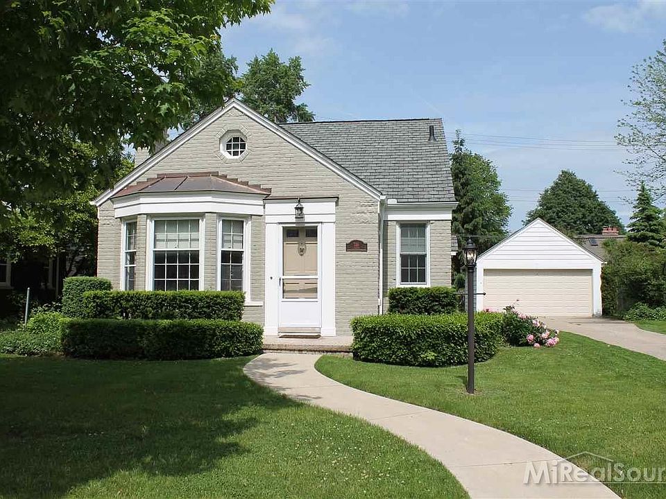 1st image of 746 Loraine St
