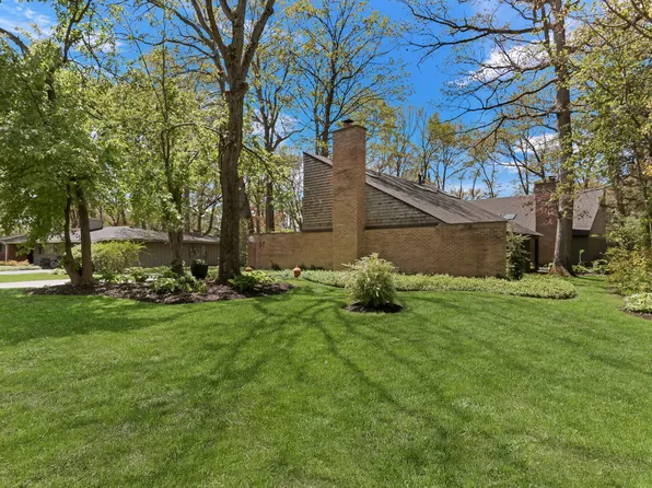 57 Cumberland Dr, Lincolnshire, IL 60069