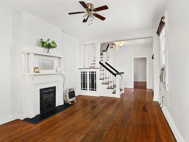 4604 Banks St — Photo 1