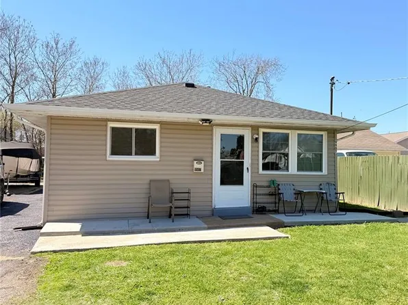 9907 Erie Dr, Saint Louis, MO 63125