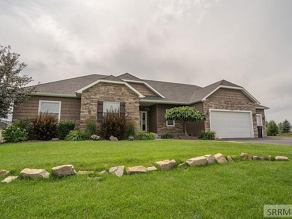 3rd image of 2054 E Berggren Ln