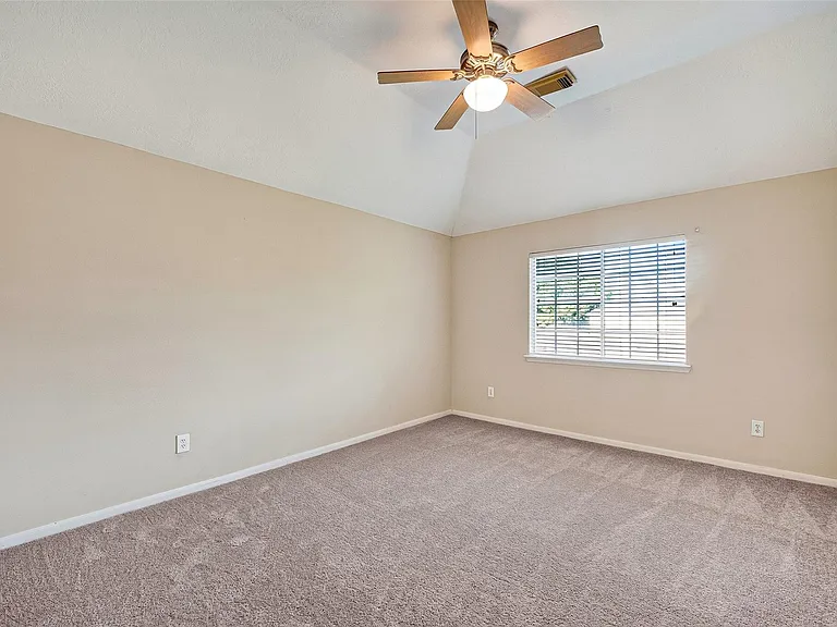 2411 Charter Oaks Ct — Photo 22