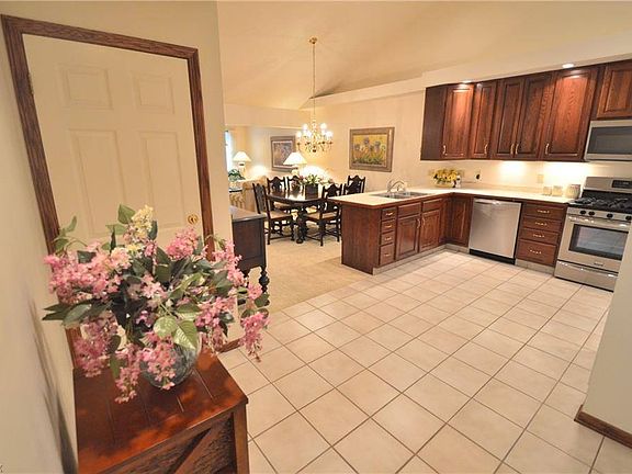 5th image of 48 Fieldstone Unit C