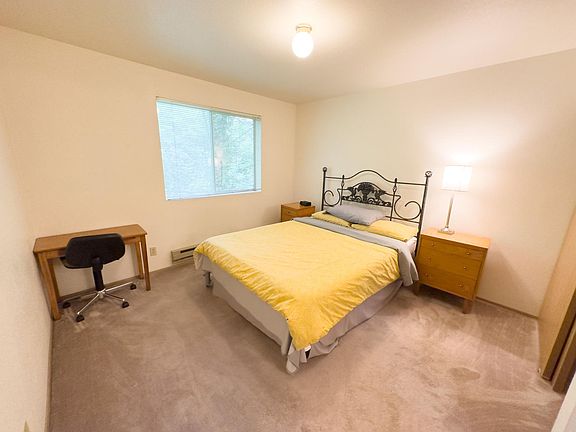 3rd image of 4727 Ravenna Ave NE APT 404