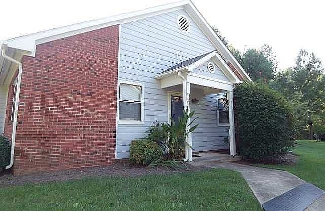 One level townhome living