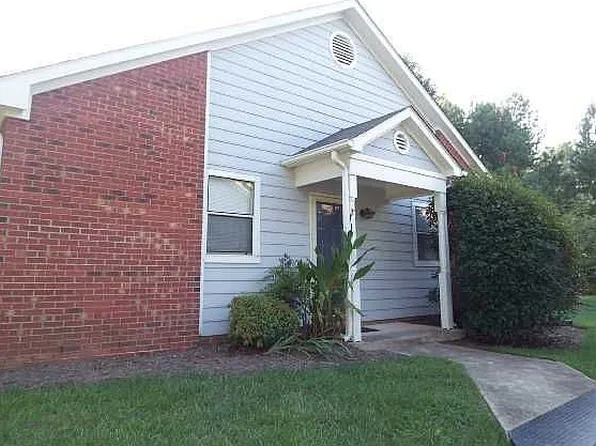 1001 Huntington Park Dr, Morrisville, NC 27560