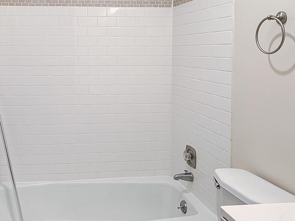 5th image of 877 W Lill Ave #E3