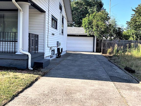 LONG DRIVEWAY TO 400SF GARAGE/WORKSHOP