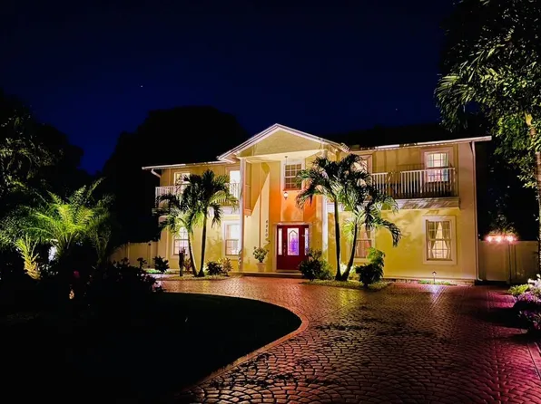 6850 Eastview Dr, Lake Worth, FL 33462