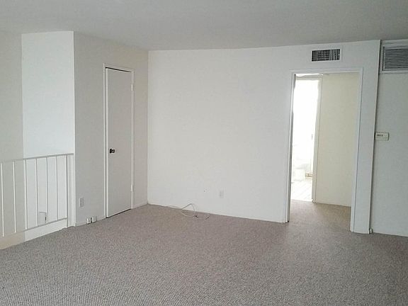 3rd image of 433 S Palm Dr APT 3