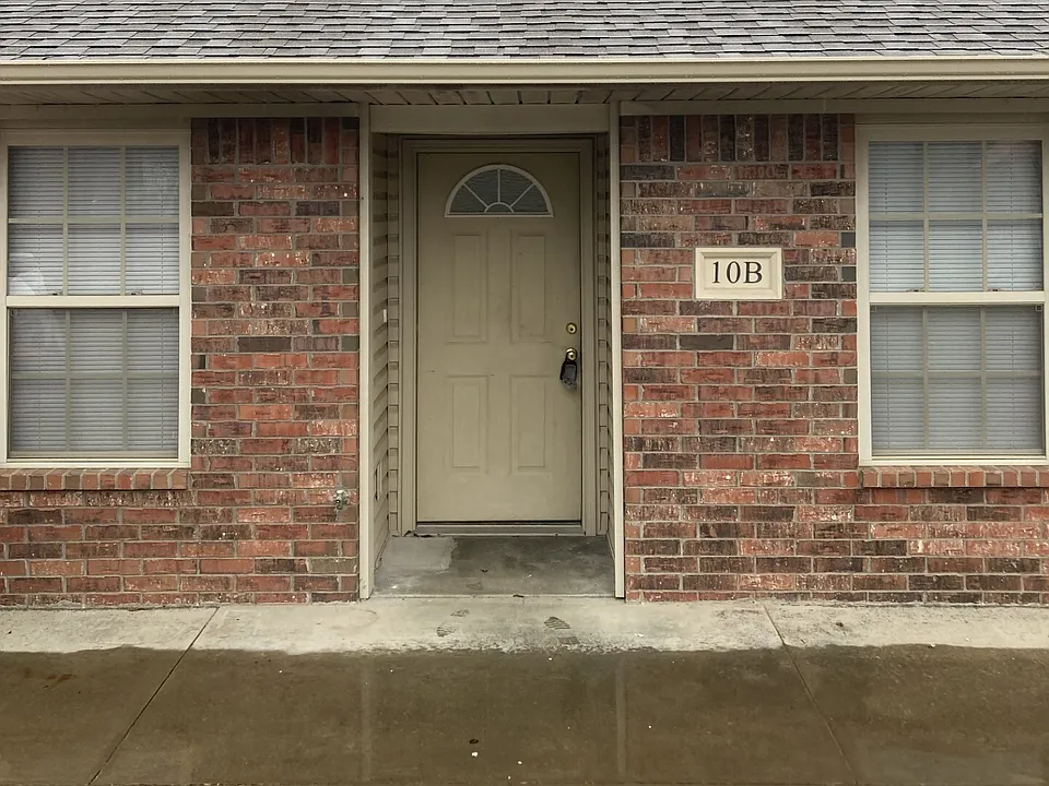 10 W 4th St #10B