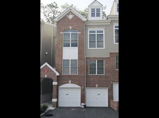 3 Rhodes Ct #102, Hawthorne, NJ 07506