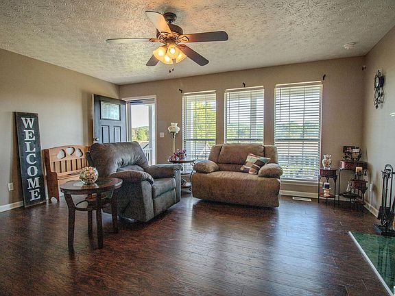 2nd image of 157 Yellowstone Dr