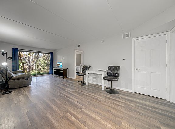 5th image of 7040 Lake Bluff Dr Unit 101
