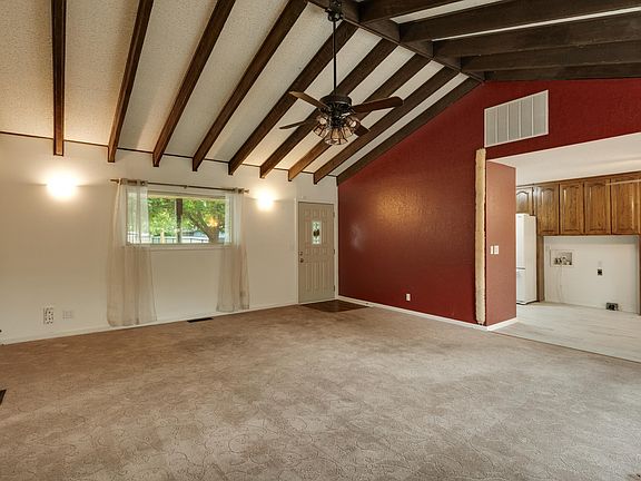 3rd image of 1000 E Beverly Loop