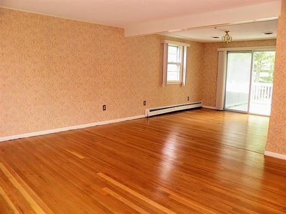 3rd image of 250 Lowe Ave