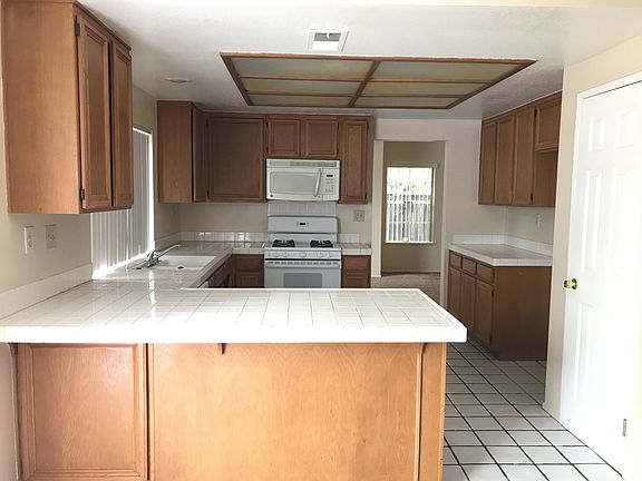 5th image of 436 Yosemite Cir