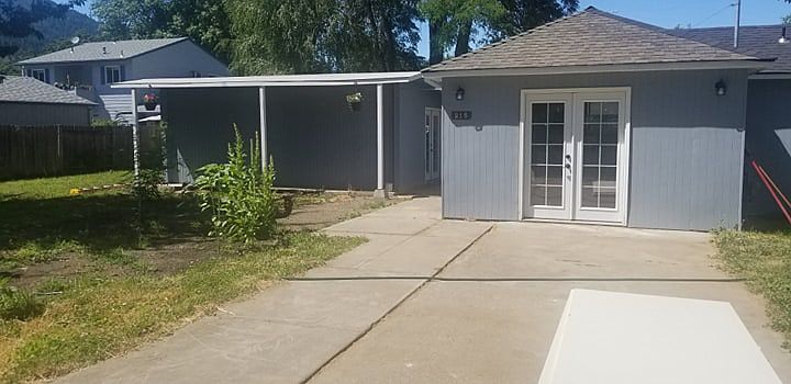 Brand new paint and siding!