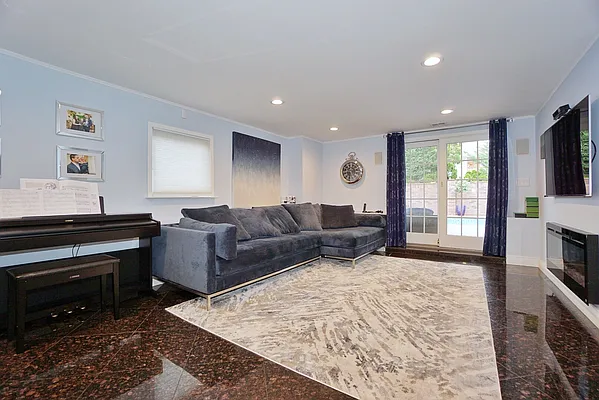 Sold by Bergen Basin Real Estate | media 19
