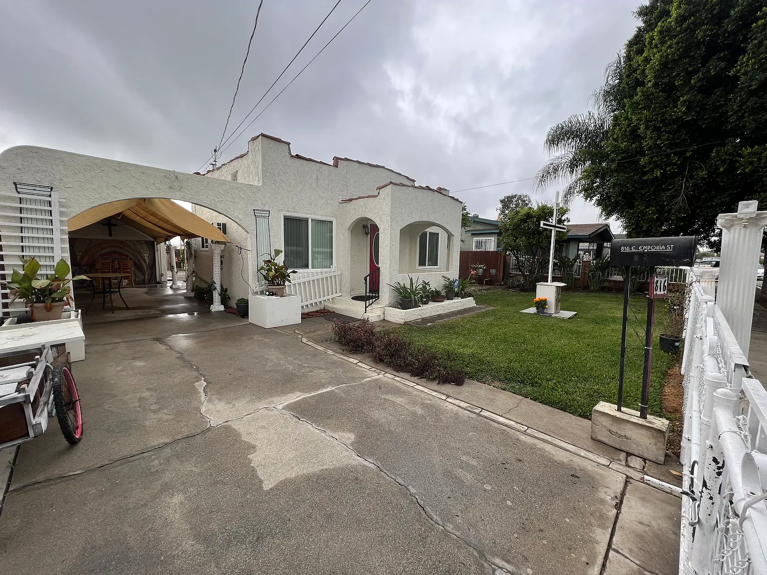 3 bed, 957 sqft, $1,300 — Photo 1