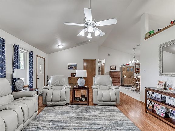 5th image of 975 Garden Rd