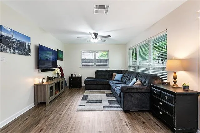 3 bed, 1.5 bath, 1362 sqft, $1,700 — Photo 4