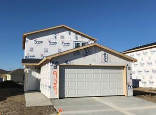 929 Madison Ln, Bismarck, ND 58503