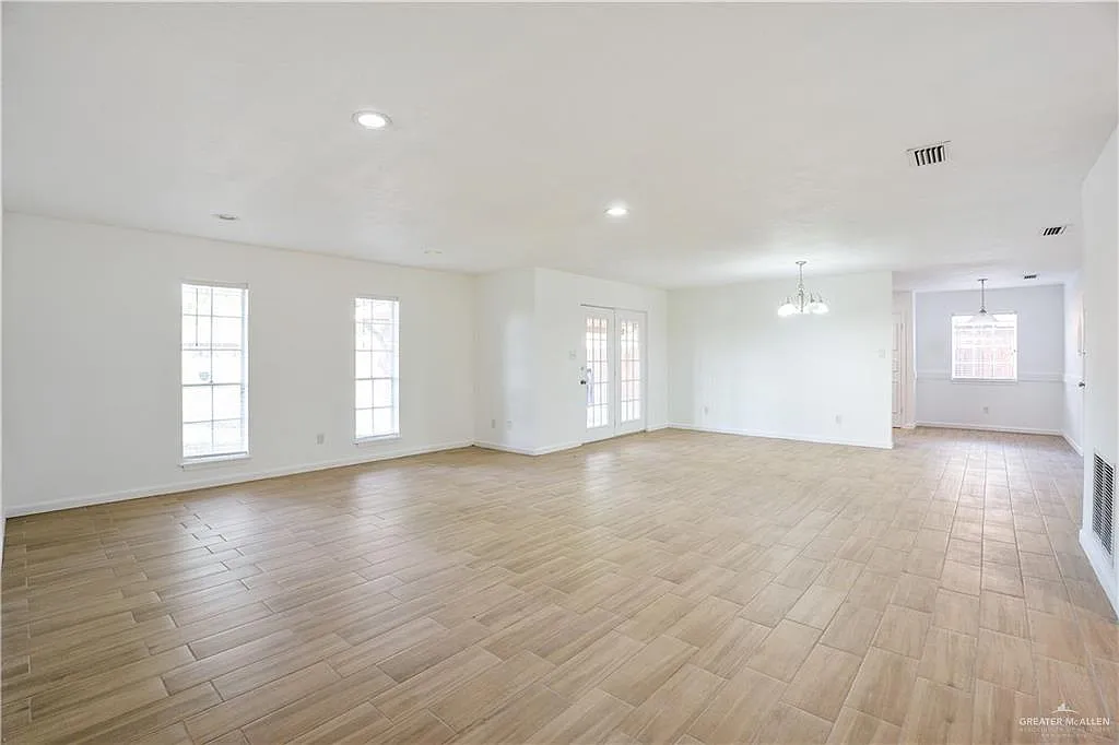 Building Photo - 317 Redbud Ave