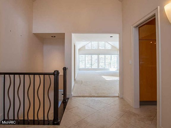 4th image of 3571 Charlevoix Dr SE #21