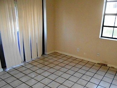 5th image of 301 Lincoln Ct