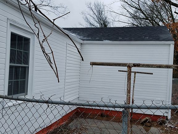 3rd image of 2528 Linden Ave