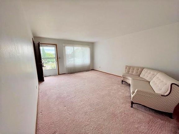 2nd image of 505 11th Ave NE