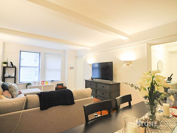 4th image of 900 W End Ave #3HH