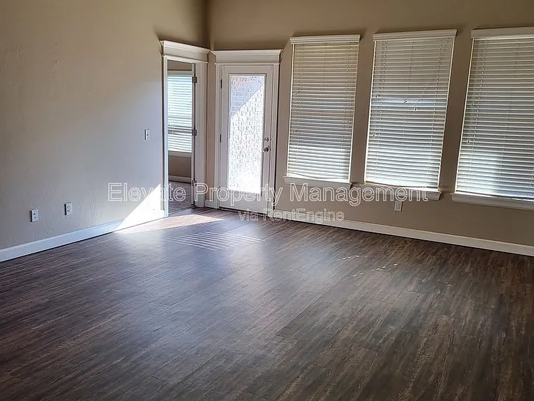 2214 Kintyre Rd — Photo 5