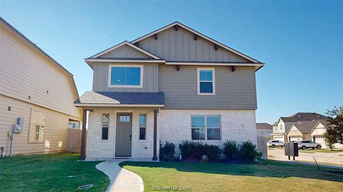 4 bed, 2.5 bath, 2196 sqft, $2,400 — Photo 1