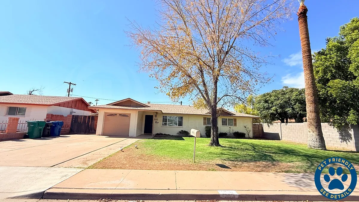 4 bed, 2.0 bath, 2081 sqft, $2,299 — Photo 1